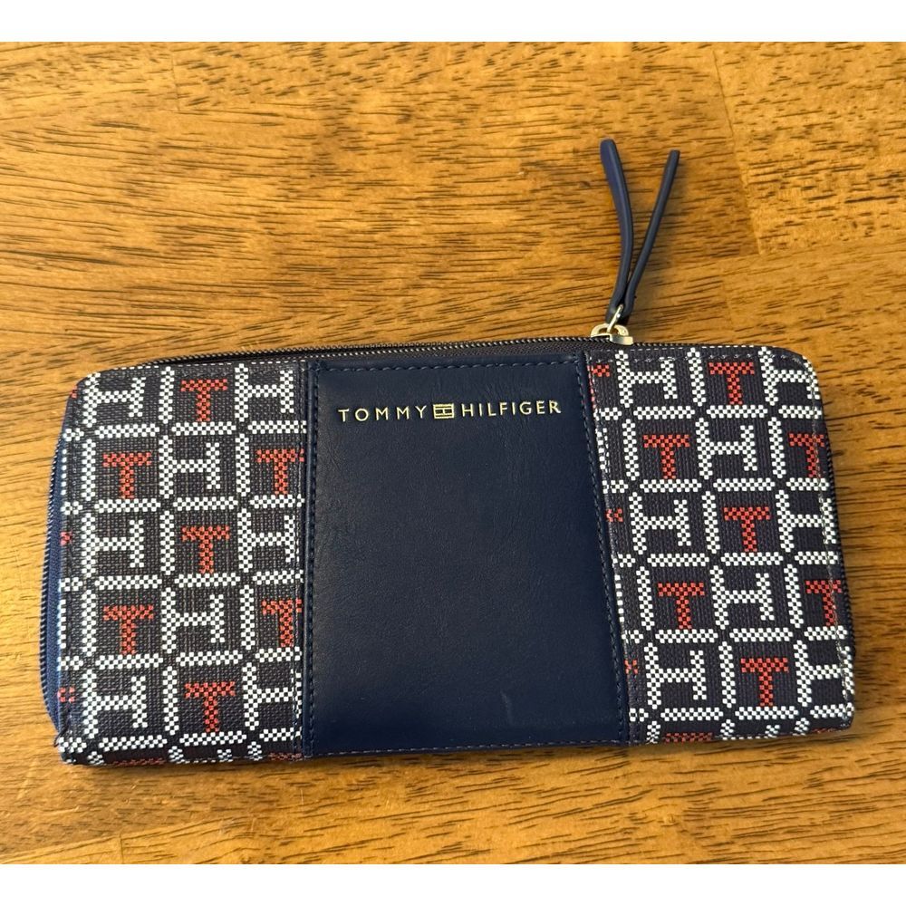 TOMMY HILFIGER TH Signature Women's Zip Wallet Navy Blue Faux Leather Gold Logo